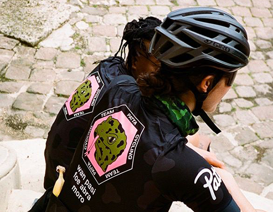 rapha i patta speczialnaya kapsula dlya velosipednoj komandy
