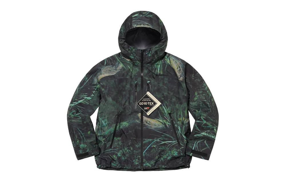 Верхняя одежда и куртки Supreme