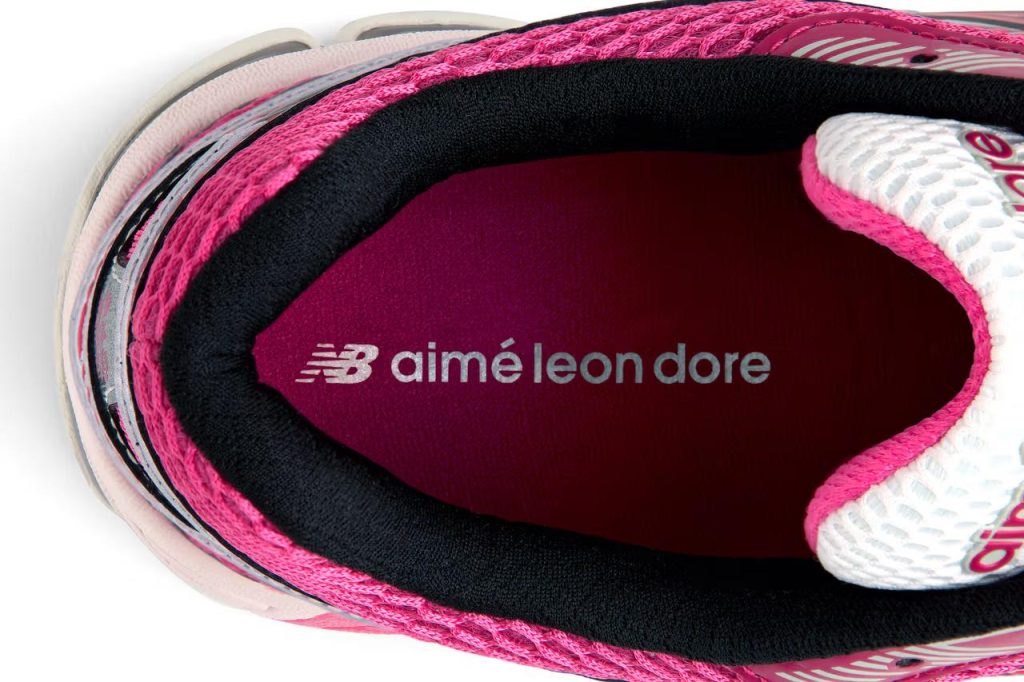 Стелька с логотипом Aimé Leon Dore в кроссовках коллаборации