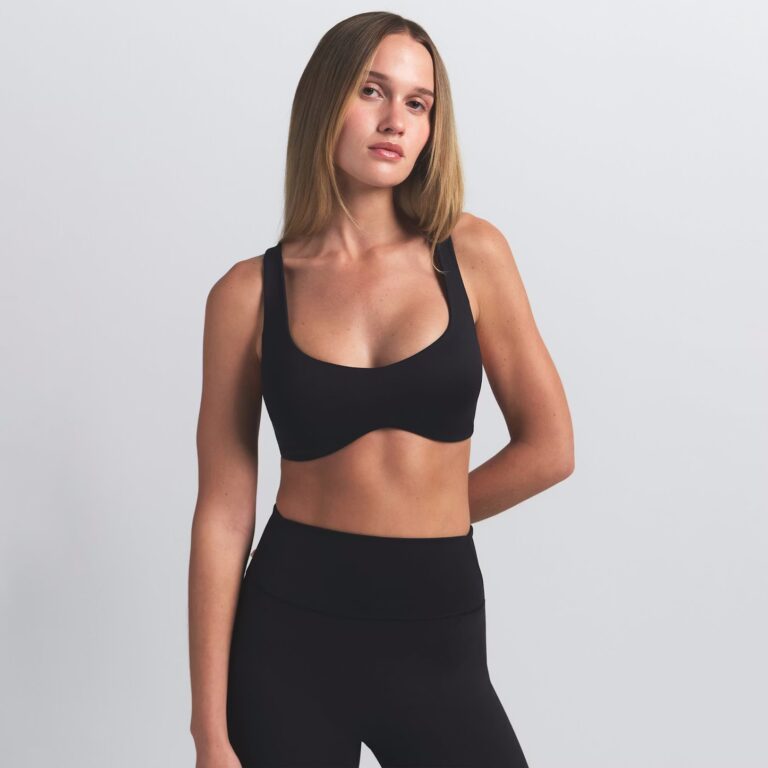 Топ NikeSKIMS Matte Shaping Scoop Bra Obsidian