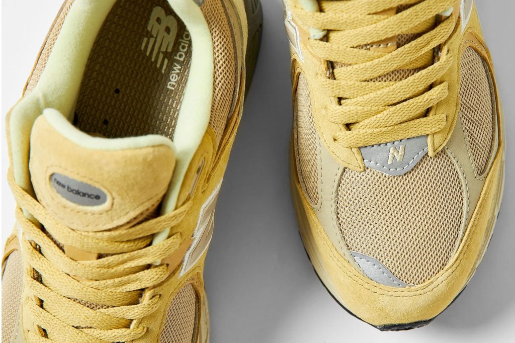 кроссовки AURALEE New Balance 2002R