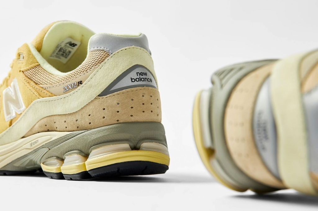кроссовки AURALEE New Balance 2002R