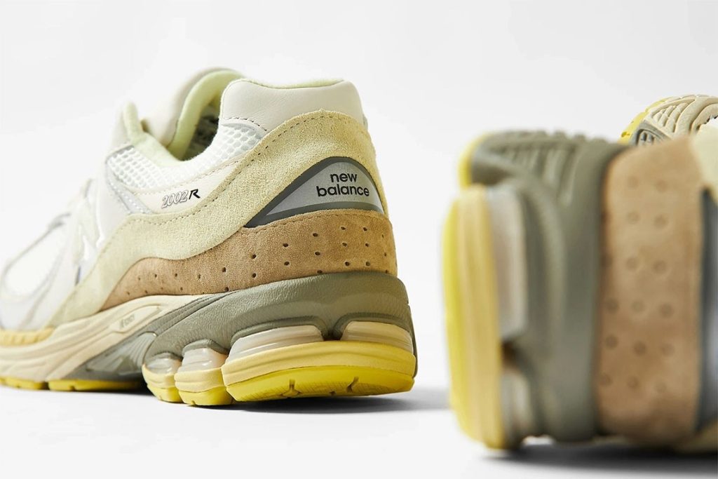 кроссовки AURALEE New Balance 2002R